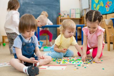 Przyjęcie 2,5 latka do przedszkola – jak przygotować się na pracę z młodszym dzieckiem?