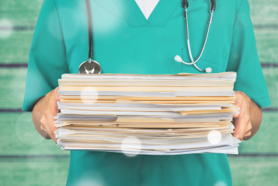 Zakres badań lekarskich po urlopie zdrowotnym – sprawdź, kto o nim decyduje