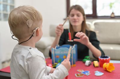 Wsparcie dziecka z wadą słuchu w przedszkolu ogólnodostępnym