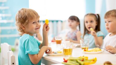 Wyżywienie w punkcie przedszkolnym – czy zapewnienie żywienia jest obowiązkowe? 