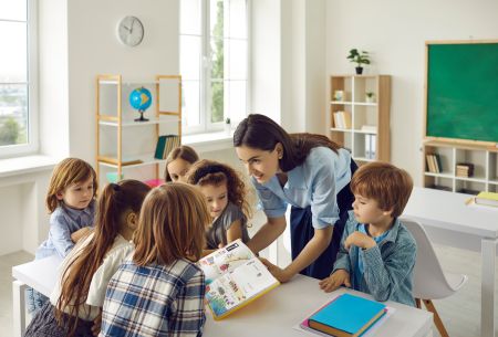 Umowa dla nauczyciela w punkcie przedszkolnym – zatrudnienie zgodne z przepisami Karty Nauczyciela